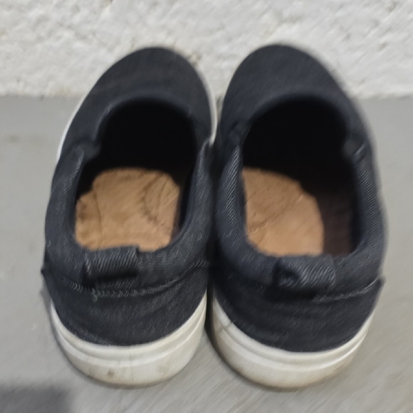 Womens Classic Black Slip-On Sneakers - Picture 4 of 6